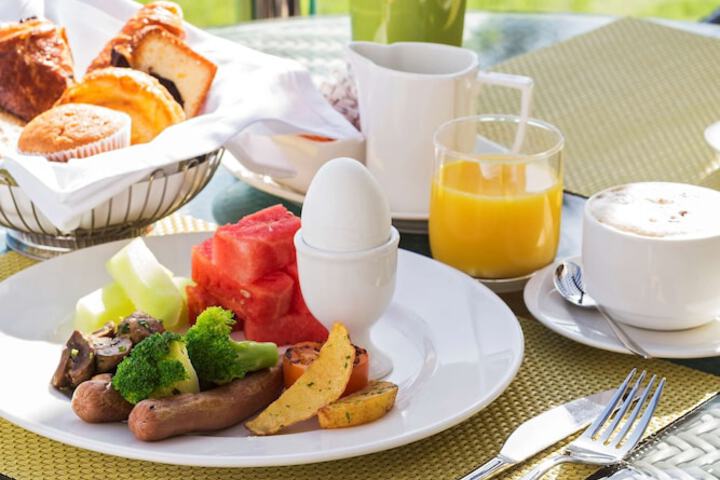 Breakfast/Coffee Service 82 of 128