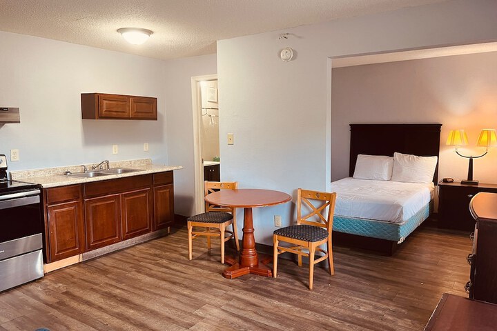 Room 10 of 14