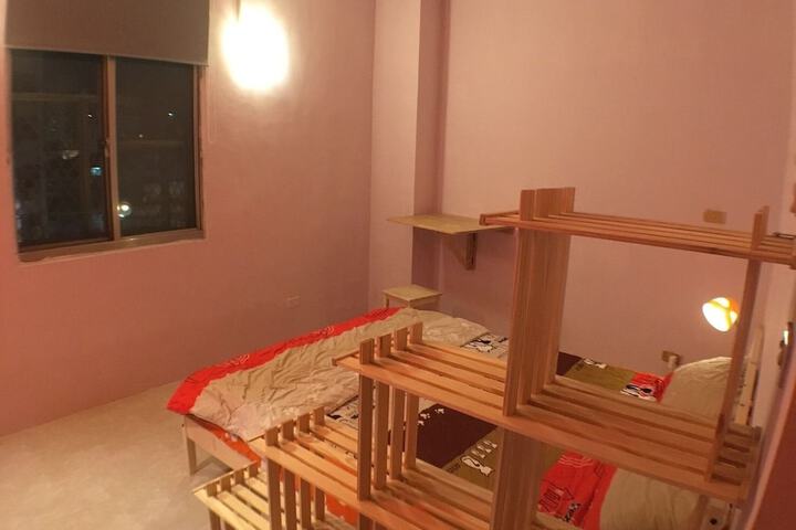 Room 5 of 16
