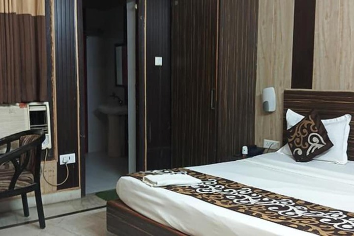 Room 10 of 25