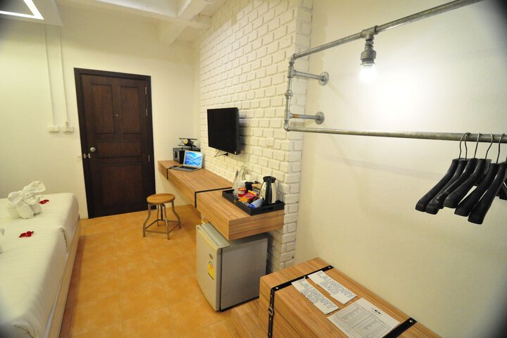 Room 13 of 40