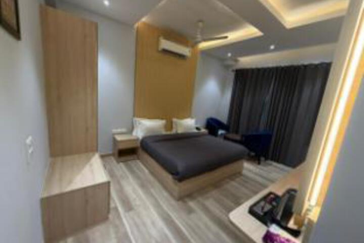 Room 12 of 23