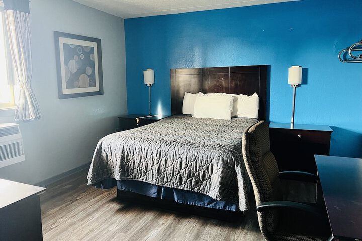 1 Queen Bed (19 of 25)