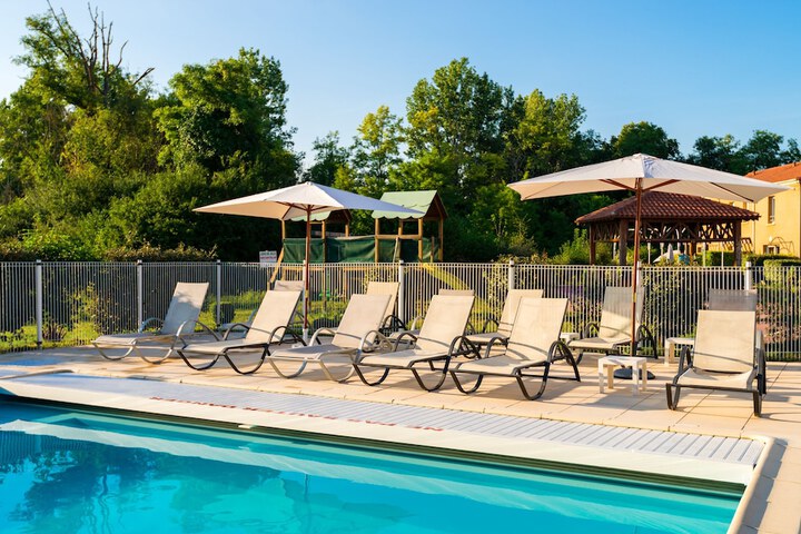 Hotel with Pool