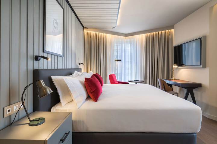 Room 14 of 80