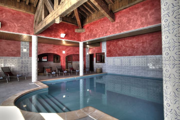 Hotel Pool