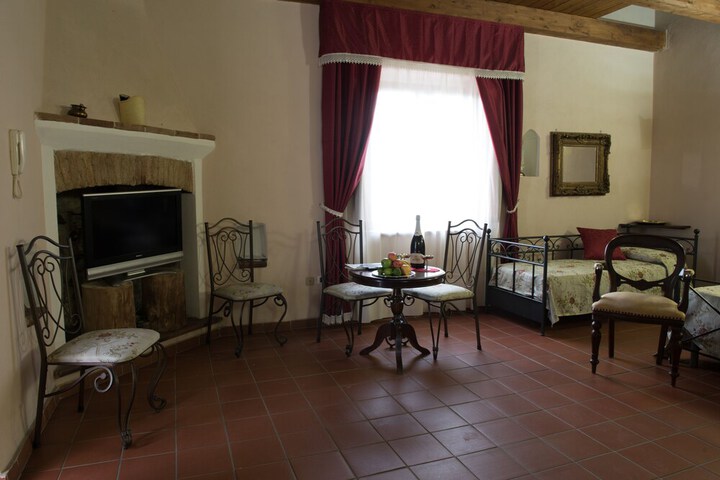 Room 7 of 33