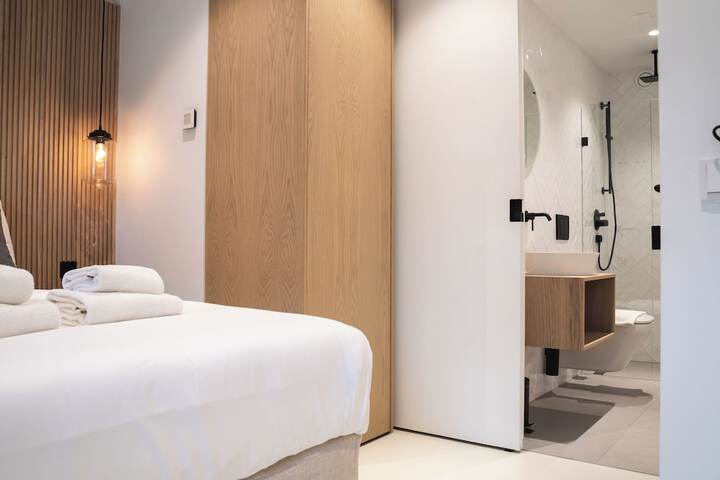 Room 106 of 174