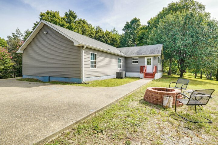 Pet-friendly Emerald Lake Retreat in Charlestown!