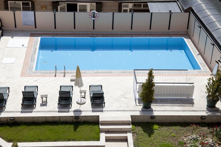 Pools & Facilities