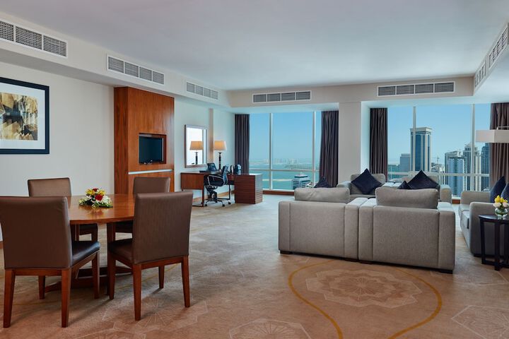 Room 33 of 180