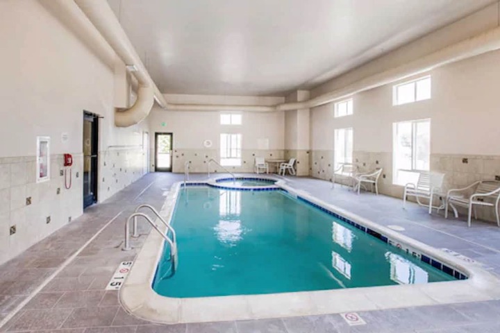 Pool Hotel
