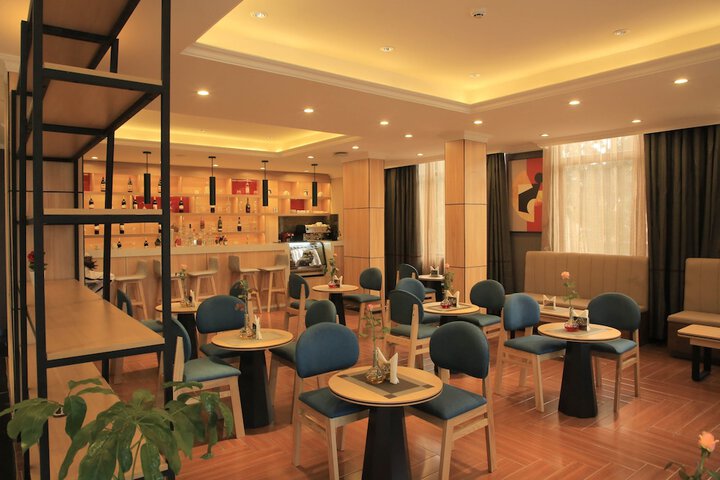 Lounge 41 of 51
