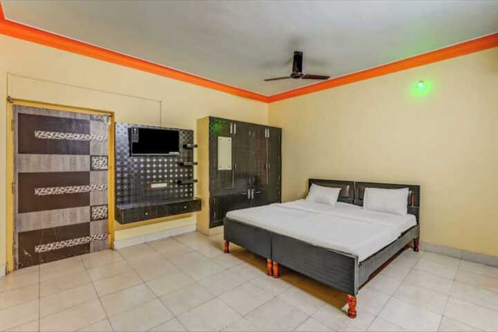 Room 12 of 18