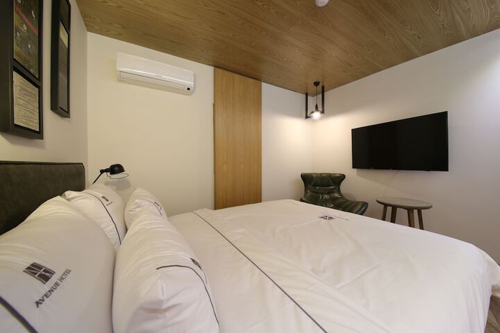 Room 43 of 70