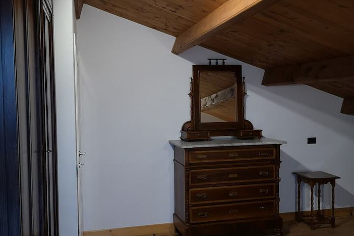 Room 10 of 73