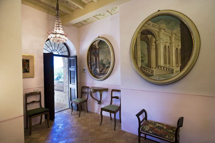 Room 10 of 41