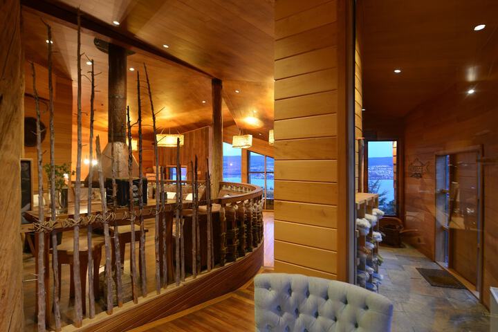 Entrance & Lobby
