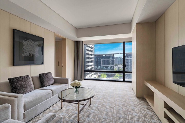 Room 25 of 106