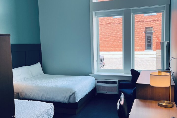 Room 8 of 16