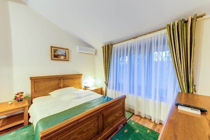 Room 13 of 90