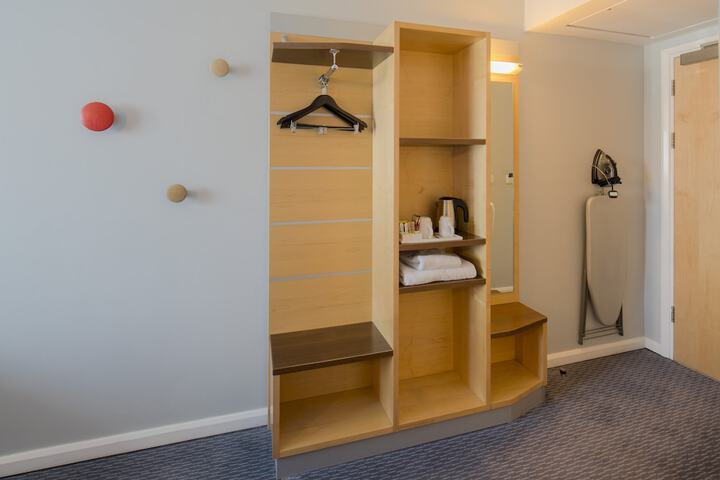 Room 25 of 60