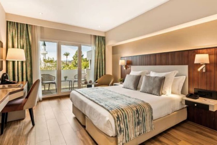 Room 10 of 83