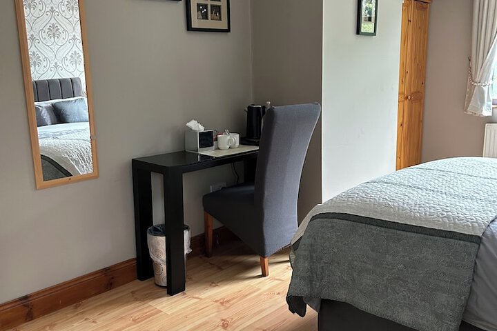 Room 10 of 18