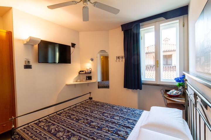 Room 20 of 35
