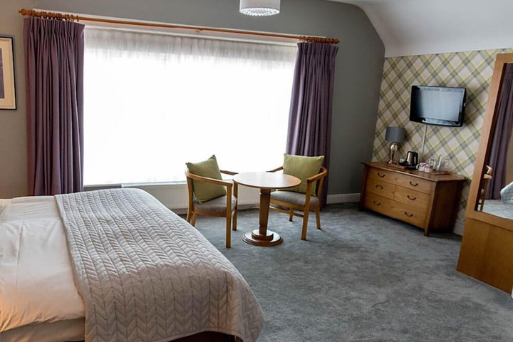 Room 9 of 32