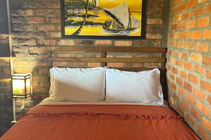 Room 6 of 37