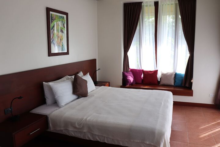 Room 9 of 120