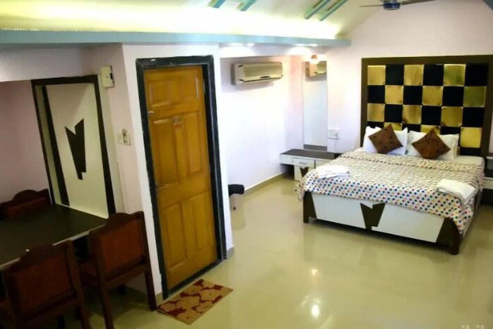 Room 13 of 25