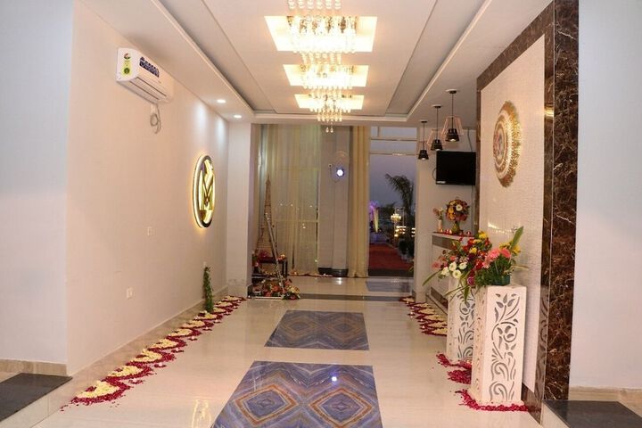 Room 8 of 17