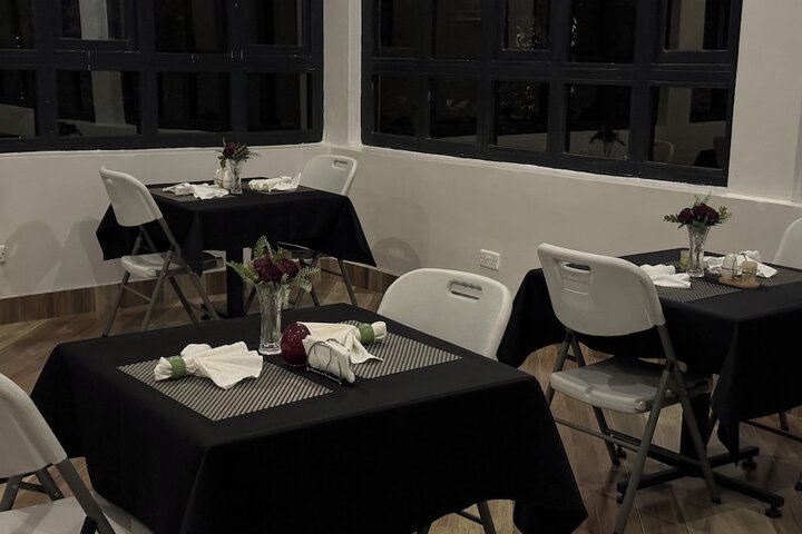 Dining 19 of 32