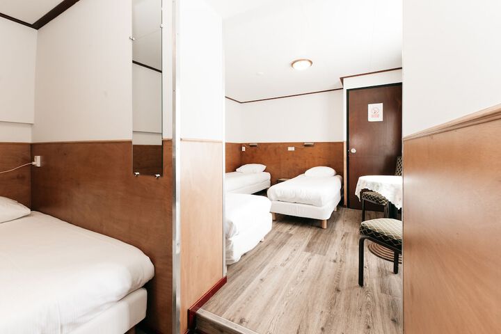 Room 30 of 94