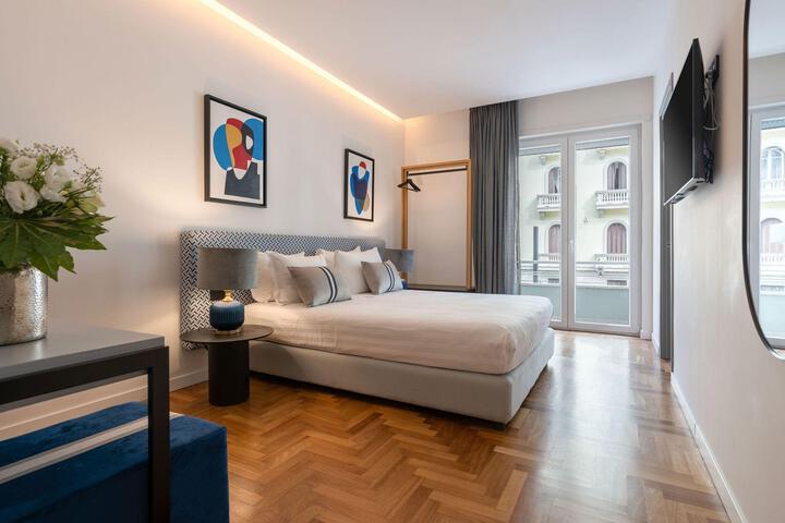 Room 9 of 43