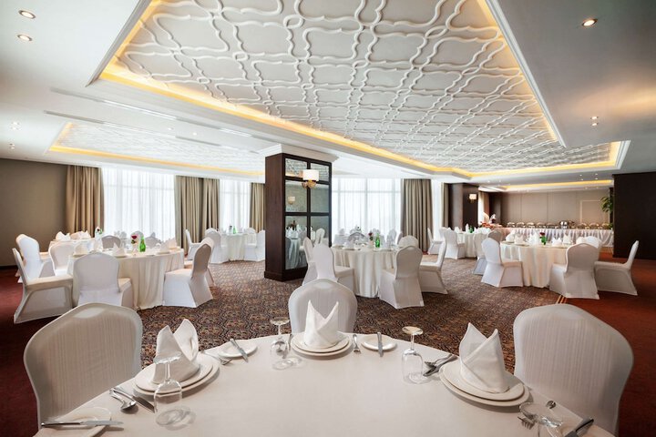 Dining 64 of 82