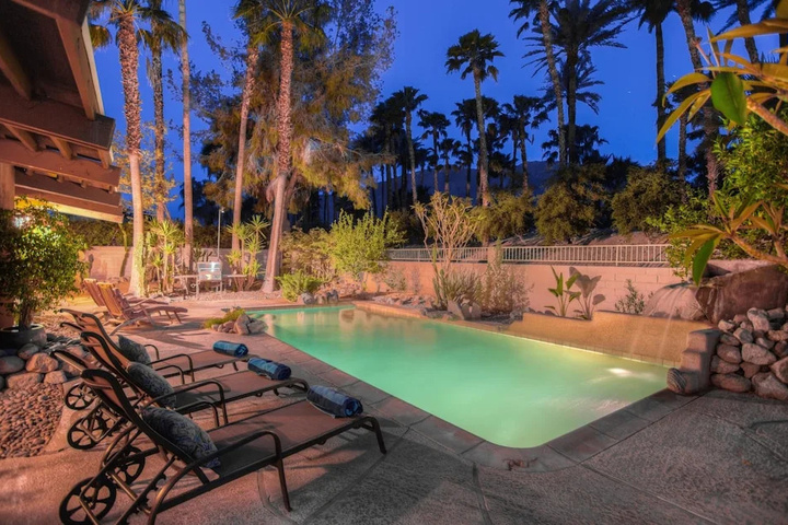 Pool 11 of 17