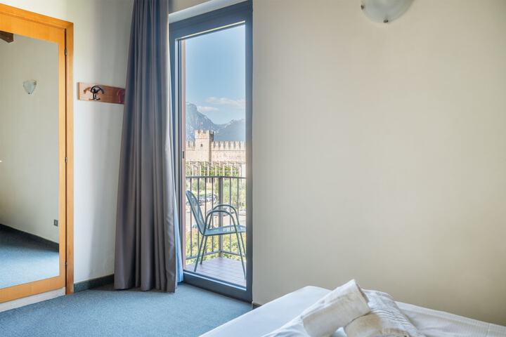 Room 44 of 104