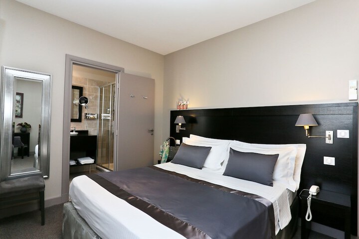 Room 3 of 32