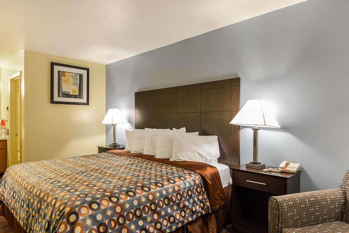 1 King Bed (1 of 16)