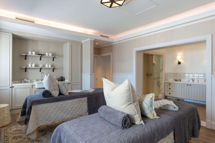 Lounge 19 of 30