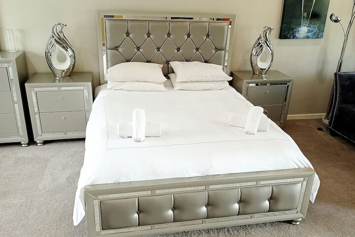 Room 11 of 103