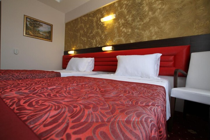Room 12 of 40
