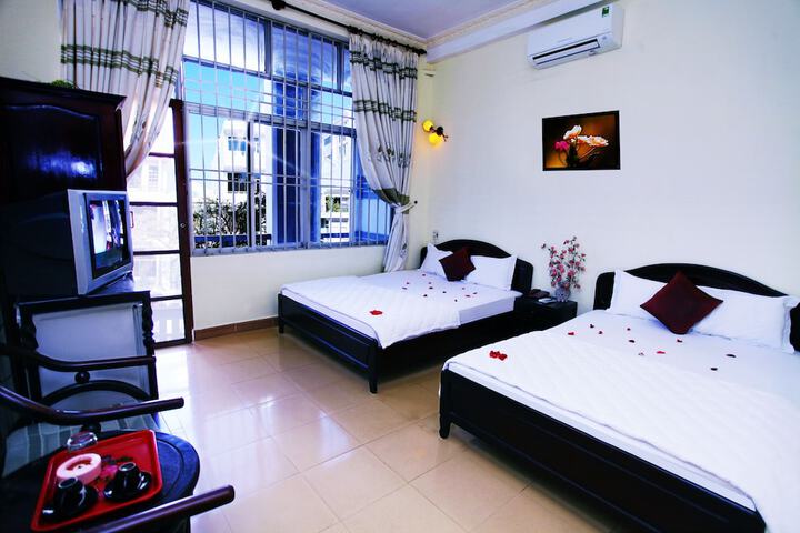 Room 5 of 11
