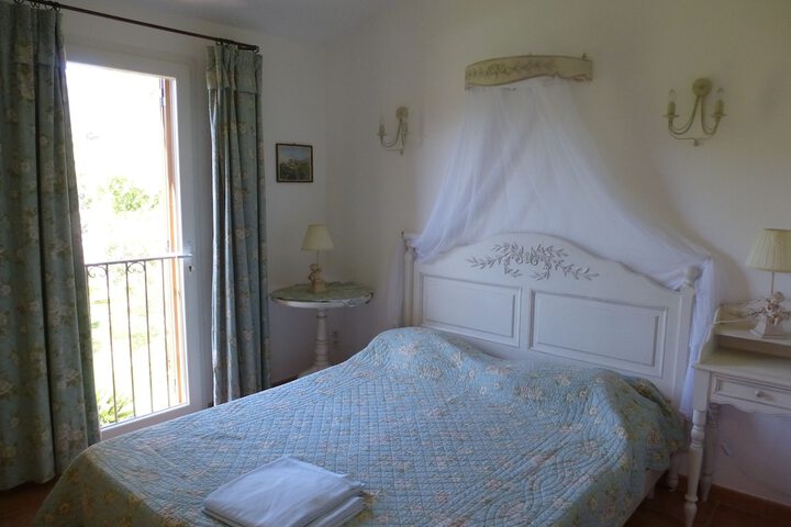 Room 6 of 75