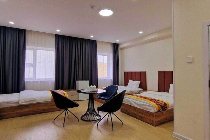 Room 11 of 12