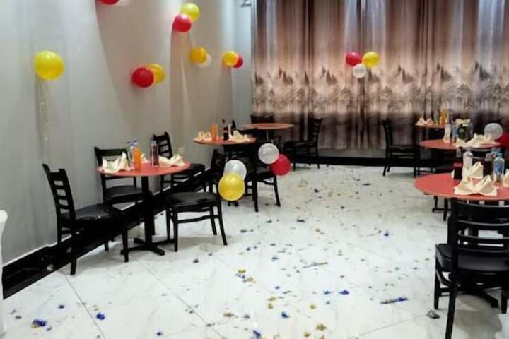 Dining 16 of 41