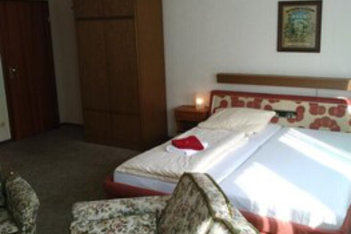 Room 33 of 43